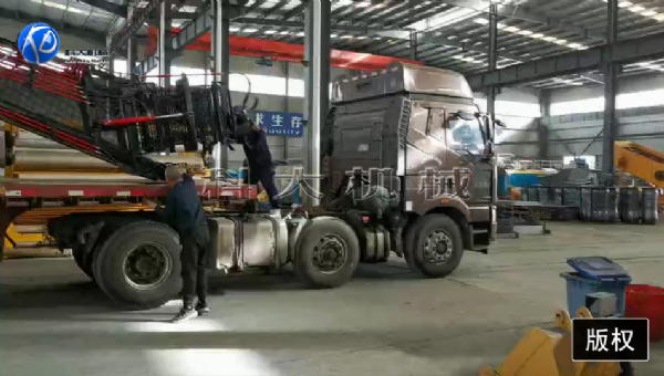  小型全自動(dòng)割草船發(fā)往菏澤